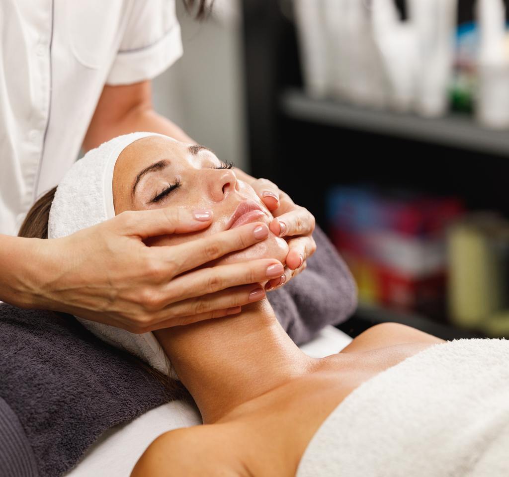 Client enjoying a customized luxury facial treatment at AURSPA in Oakleaf Plantation, Florida, designed to improve skin health and promote a radiant complexion.